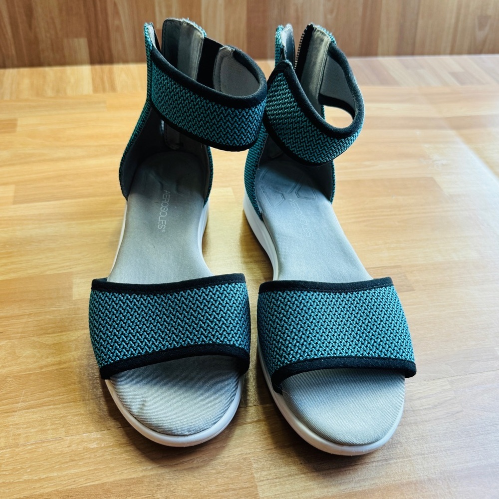Aerosoles fabric sandals size 6 zip up back teal color